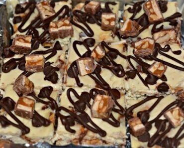 SNICKERS CHEESECAKE BARS ON AN OREO CRUST
